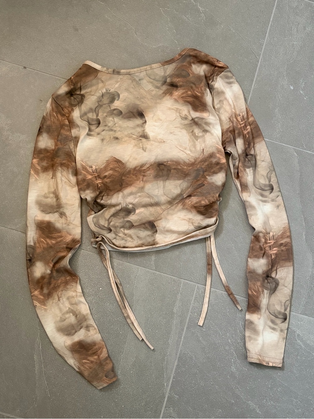 Women’s Tie-Detail Long Sleeve Top in Brown Swirl